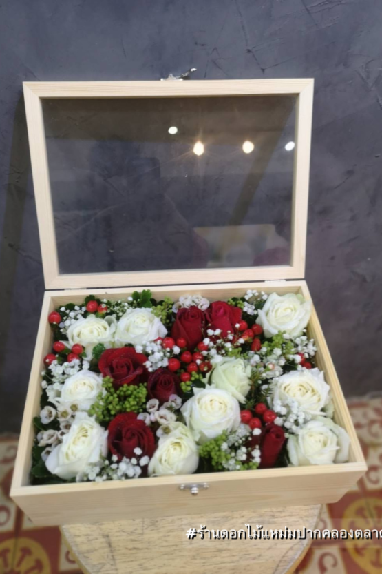 รับจัดดอกไม้ แหม่มปากคลอง กล่องดอกไม้ ช่อดอกกุหลาบ ของฝาก วันครบรอบ ของขวัญ เยี่ยมไข้ กุหลาบแดง รับปริญญา กุหลาบขาว