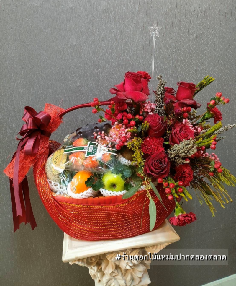รับจัดดอกไม้ แหม่มปากคลอง กระเช้าผลไม้ ช่อดอกกุหลาบ ของฝาก วันครบรอบ ของขวัญ เยี่ยมไข้ กุหลาบแดง