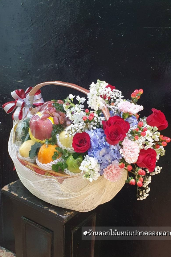 รับจัดดอกไม้ แหม่มปากคลอง กระเช้าผลไม้ ช่อดอกกุหลาบ ของฝาก วันครบรอบ ของขวัญ เยี่ยมไข้ กุหลาบแดง ไฮเดรนเยียฟ้า