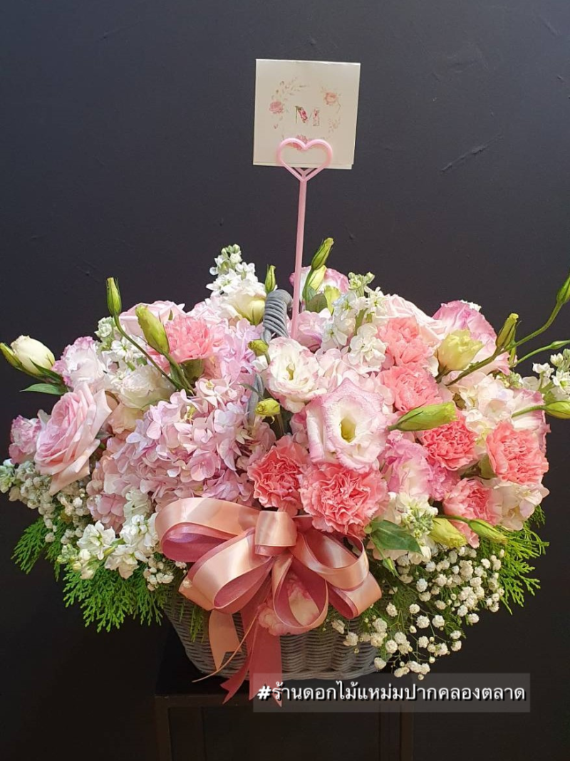 ช่อดอกไม้ ของฝาก ของขวัญ กระเช้าดอกไม้ เยี่ยมผู้ป่วย คาเนชั่นขาว คาเนชั่นชมพู ไฮเดรนเยีย กุหลาบชมพู ใบปริก ยิปซี
