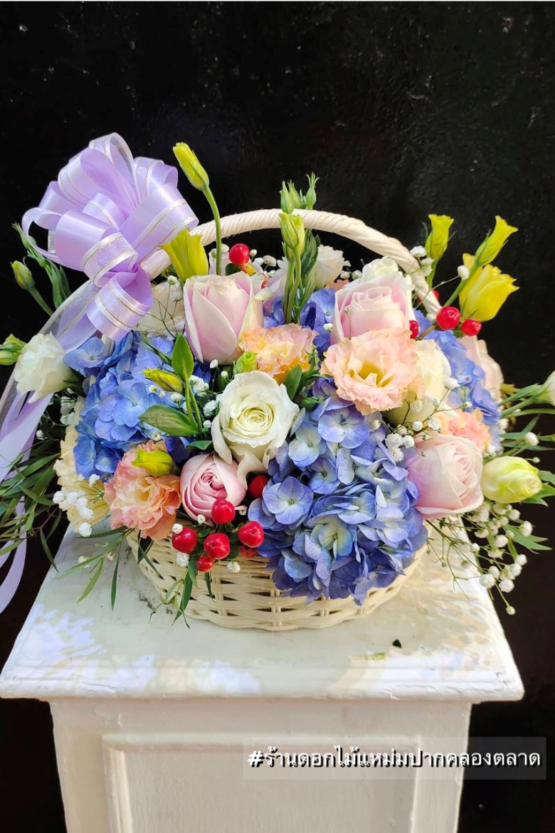 ช่อดอกไม้ ของฝาก ของขวัญ กระเช้าดอกไม้ เยี่ยมผู้ป่วย ไฮเดรนเยีย กุหลาบขาว ดอกคาเนชั่น สต๊อก